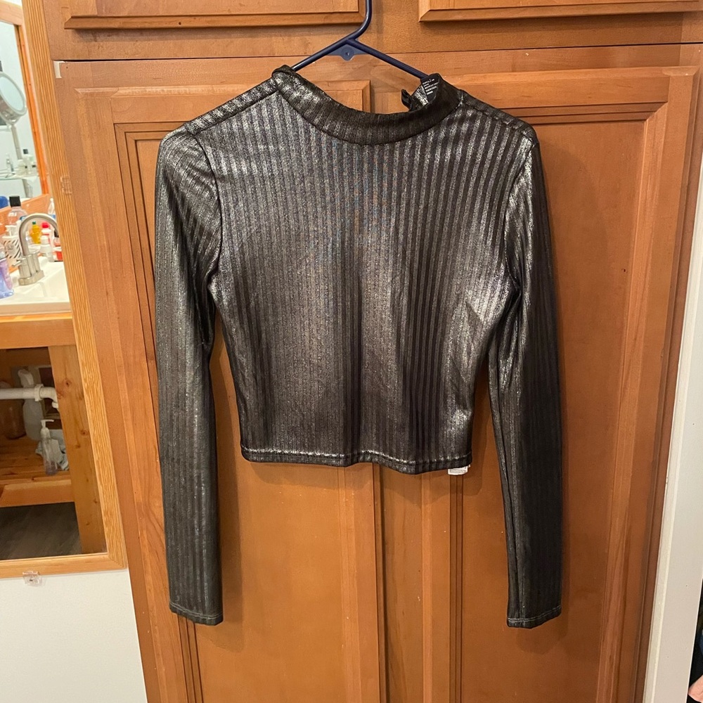 Long sleeve crop top